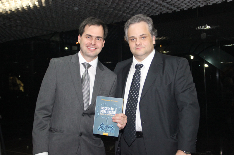 Procurador-Geral do MPC, Daniel de Carvalho Guimarães e o Chefe de Gabinete Eduardo Carone Costa Júnior